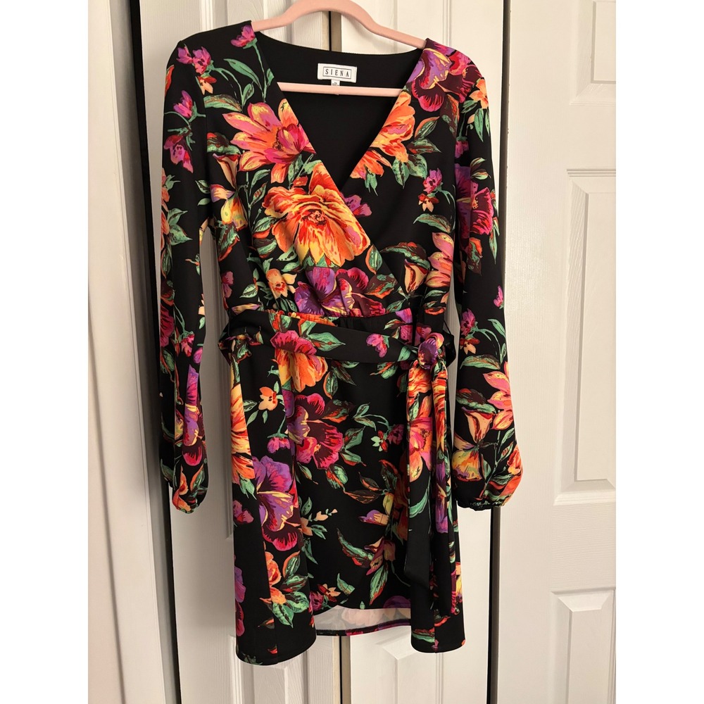Siena Floral Wrap Dress – Size 10 – Elegant & Sexy with Self-Tie Belt - Picture 3 of 10